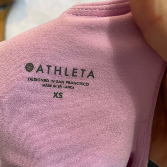 FOUR Athleta Conscious Crop Tops - Picture 5 of 6